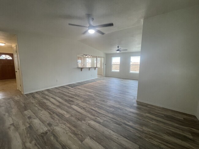 Foto del edificio - 3205 23rd Ave SE