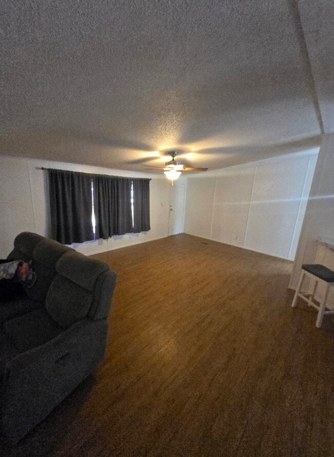 Building Photo - 464 Red Bud Ln