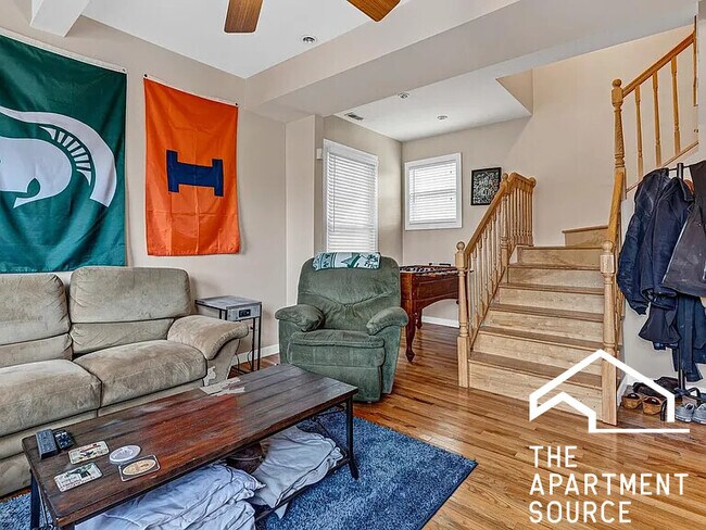 Building Photo - 1506 W Wolfram St