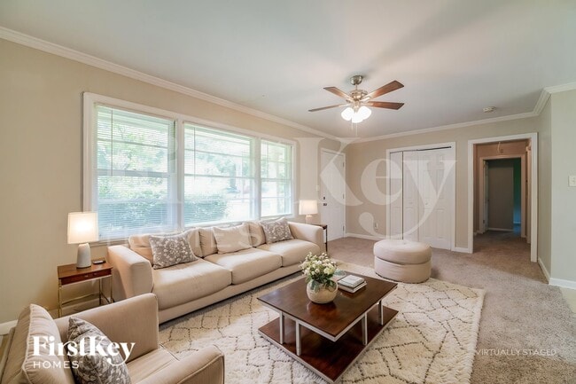 Building Photo - 1098 Holly Cir
