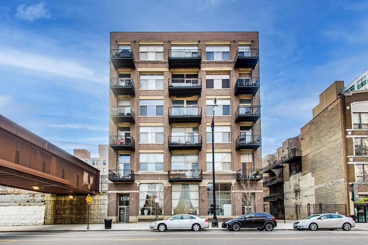 Foto principal - 1528 S Wabash Ave