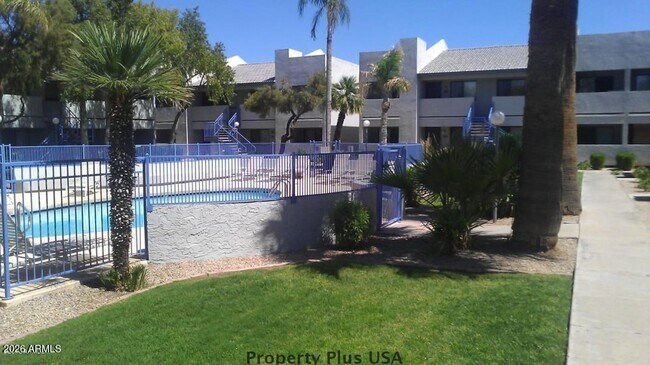 Foto del edificio - 3301 E Earll Dr