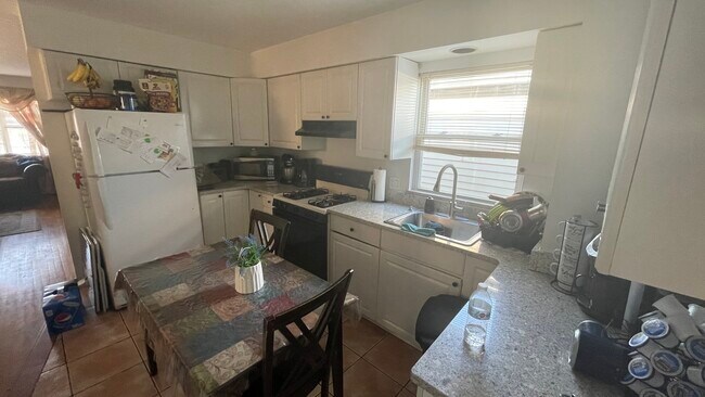 Kitchen - 266 Delano Plz