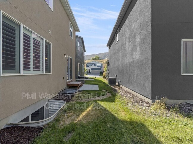 Building Photo - 589 W Life Dr