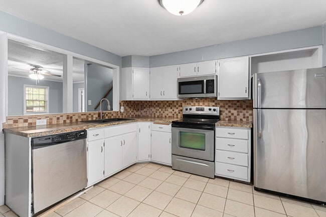 Foto del edificio - 5119 Woodson Rd