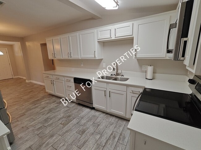 Building Photo - 619 S Highland Ave