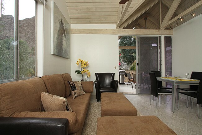 High wood ceiling - 78130 Cortez Ln