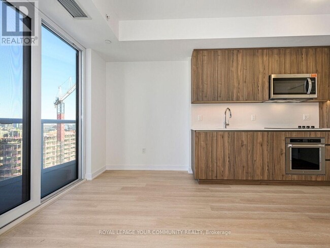 Building Photo - 15 Richardson St