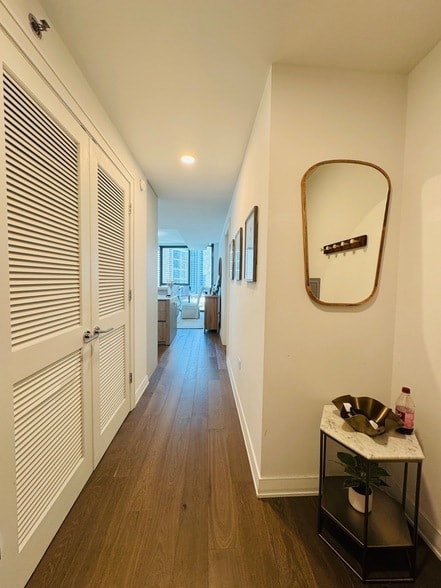 Foto del edificio - 211 N Harbor Dr