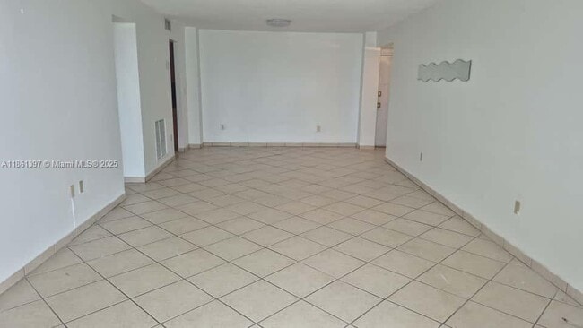 Foto del edificio - 1865 79th Street Causeway