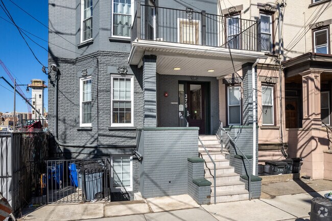 Entrance - 375 Baldwin Ave