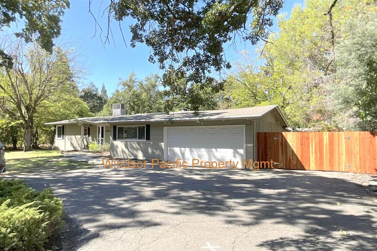 Foto principal - NEW PRICE ! Sprawling Westside Walnut Cree...