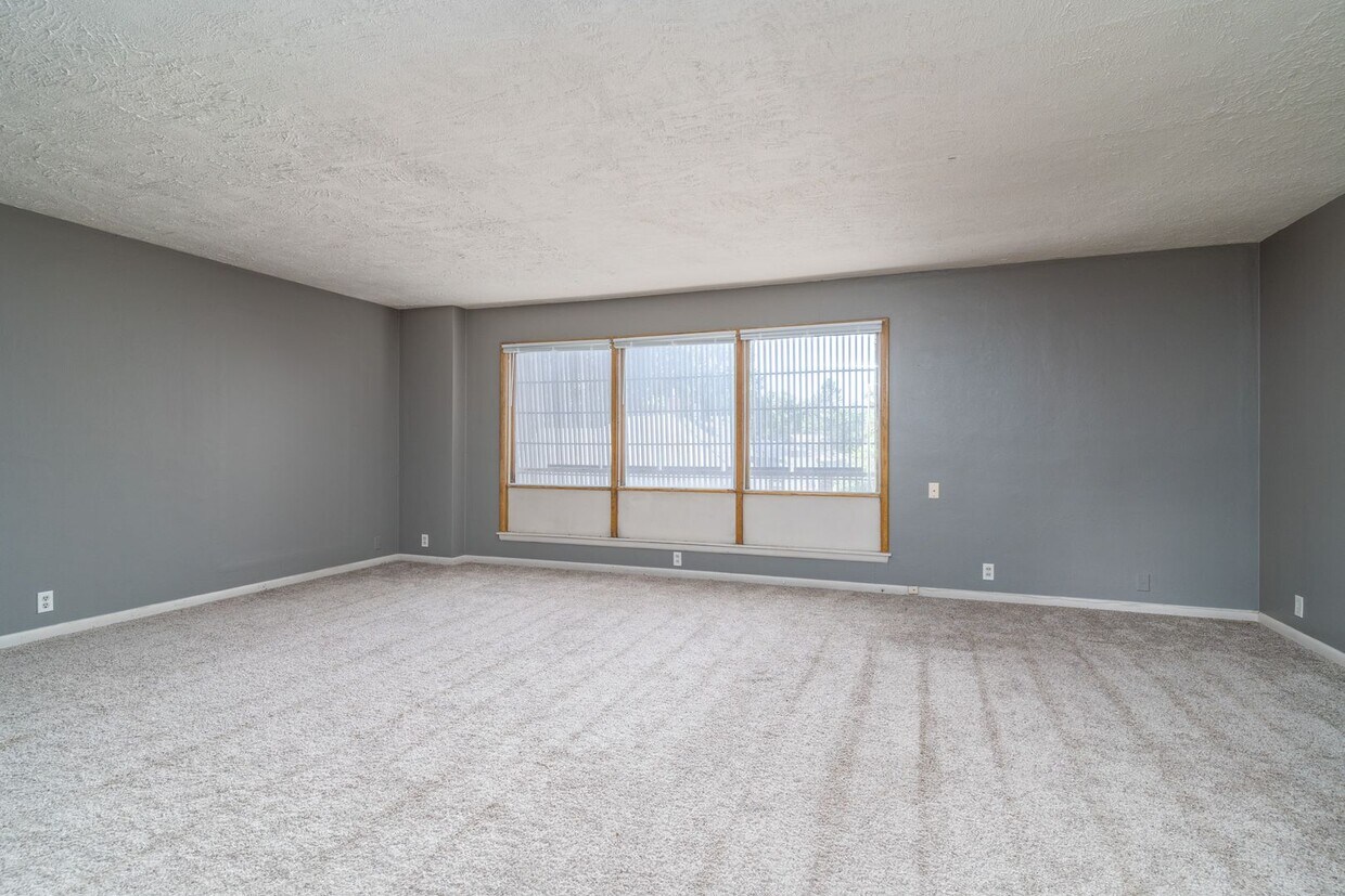 Primary Photo - Private Residential Unit Above Deek's Pizza!