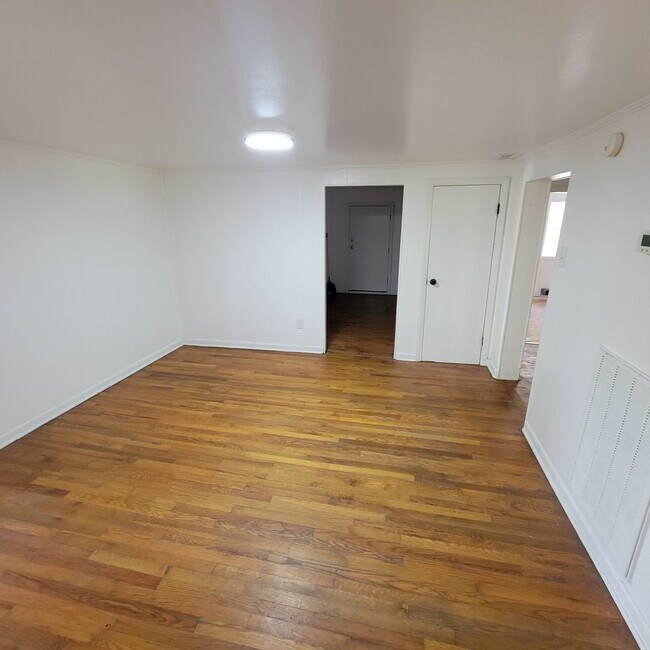 Foto del edificio - 3/1-Livingston City Limits-Finished Attic ...