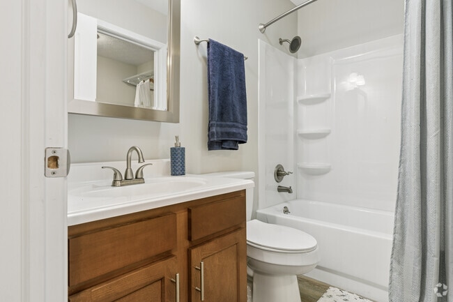 1BR, 1BA - 750SF - Bathroom - Worthington Gardens Apartments