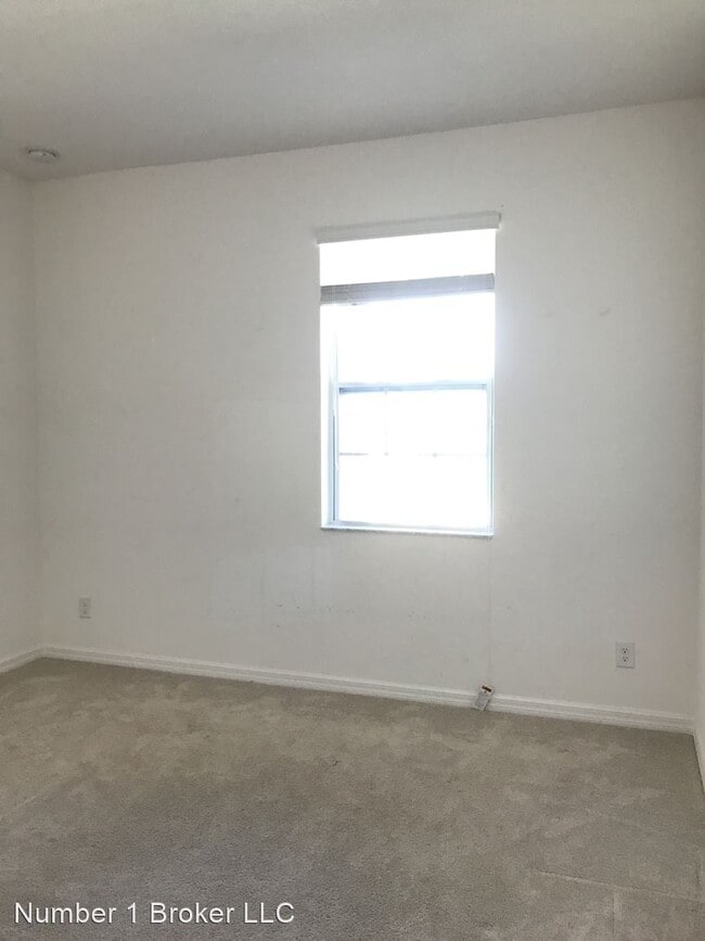 Building Photo - 4 br, 2.5 bath House - 699 Cavan Drive