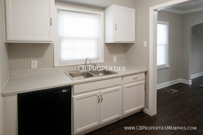Building Photo - Berclair Beauty