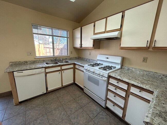 Building Photo - 1101 Vintner Ln
