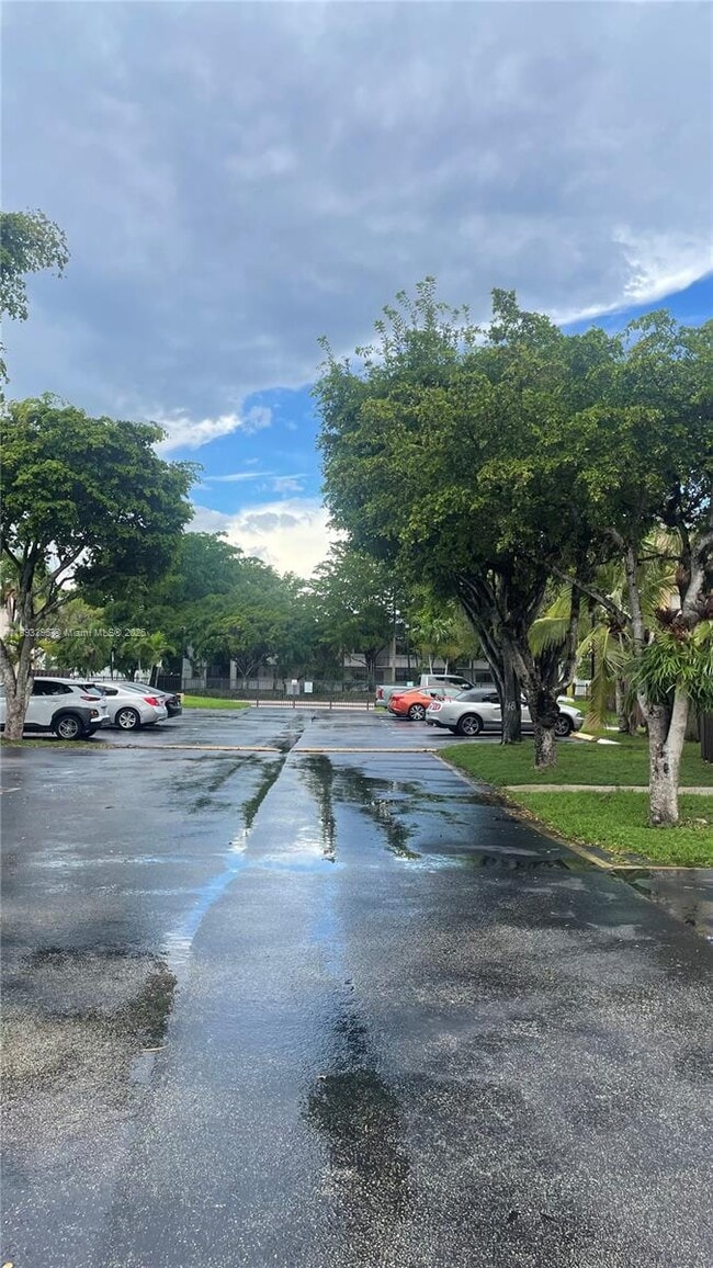 Foto del edificio - 575 W Park Dr