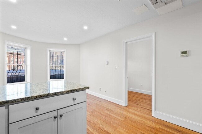 Foto del edificio - 754 Huntington Ave