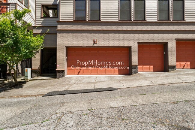 Foto del edificio - Stunning Two-Bedroom End Unit Condo in Goose Hollow Foothills!