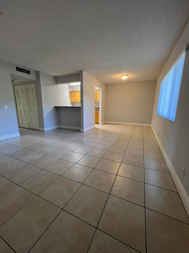 Foto del edificio - 814 Meadows Cir