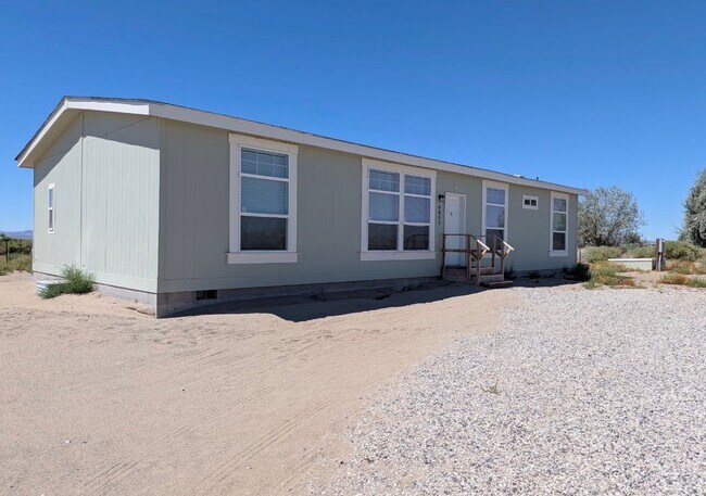 Foto del edificio - Newer 4 bedroom on Large Property