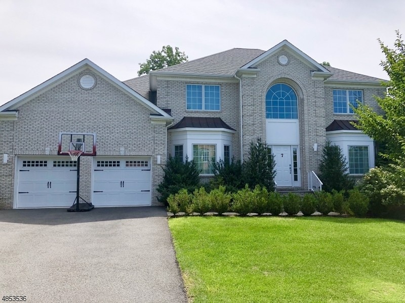 Primary Photo - 7 Haggerty Dr