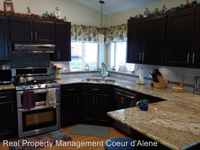 Building Photo - 3 br, 2 bath House - 821 Cheyenne Ct.