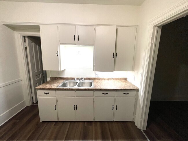 Foto del edificio - 617 E 6th St