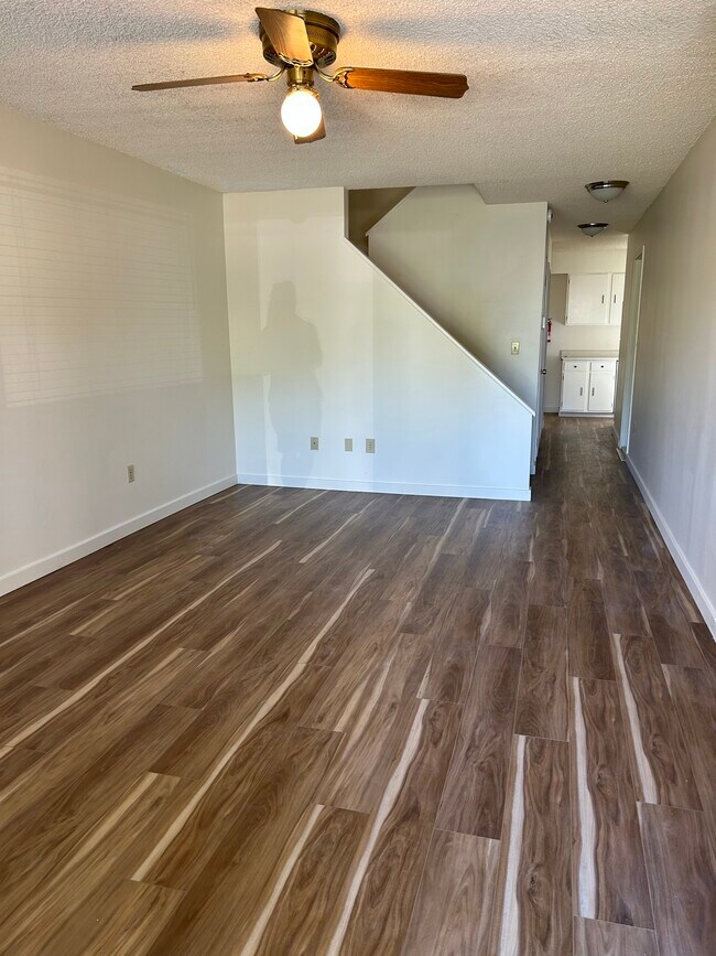 Building Photo - 1802 Lincoln -Unit 6 - - 1