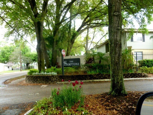 Building Photo - Berry Tree