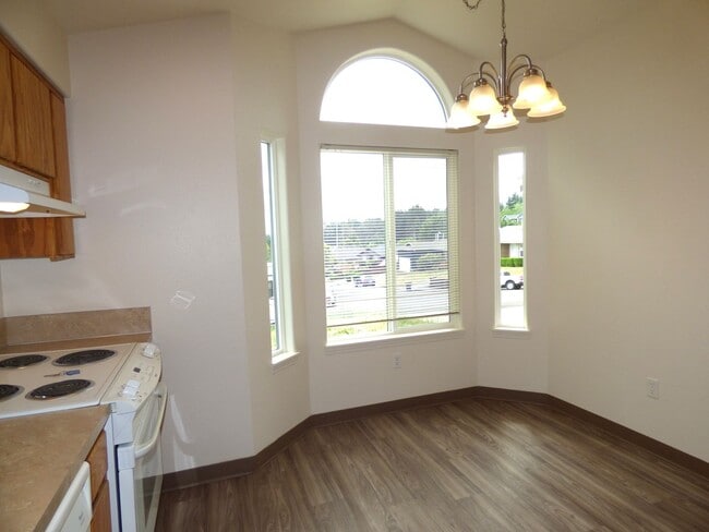 Building Photo - Rent Special: 1/2 Off July's Rent!! 3 bed 2 bath House in South Salem!