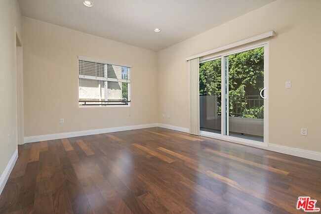 Foto del edificio - 4428 Fulton Ave