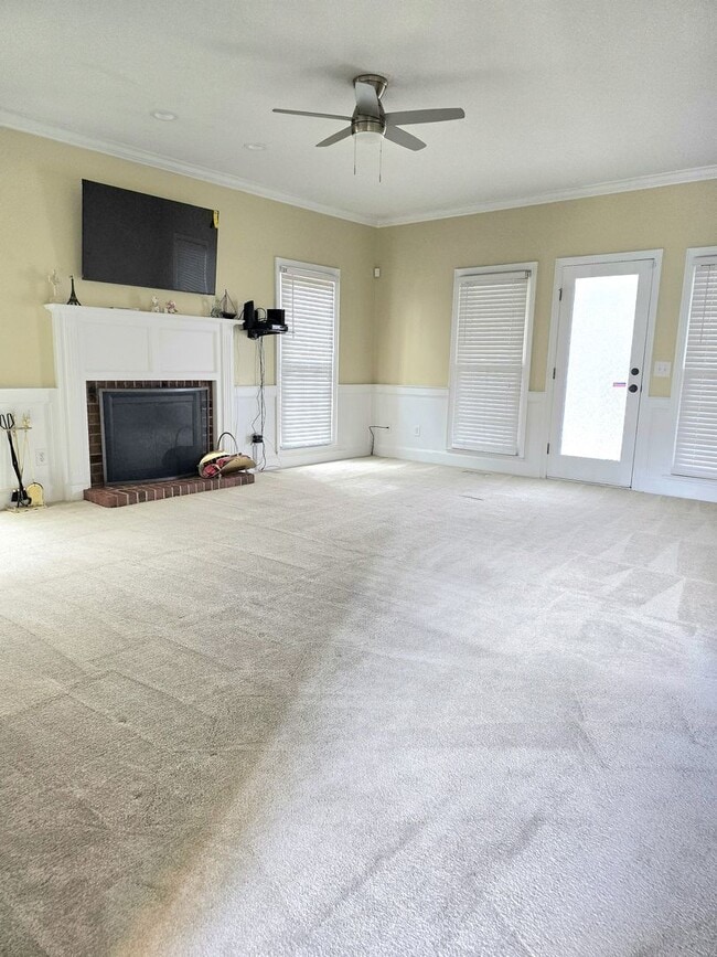 Building Photo - 142 Cottontail Ln SE