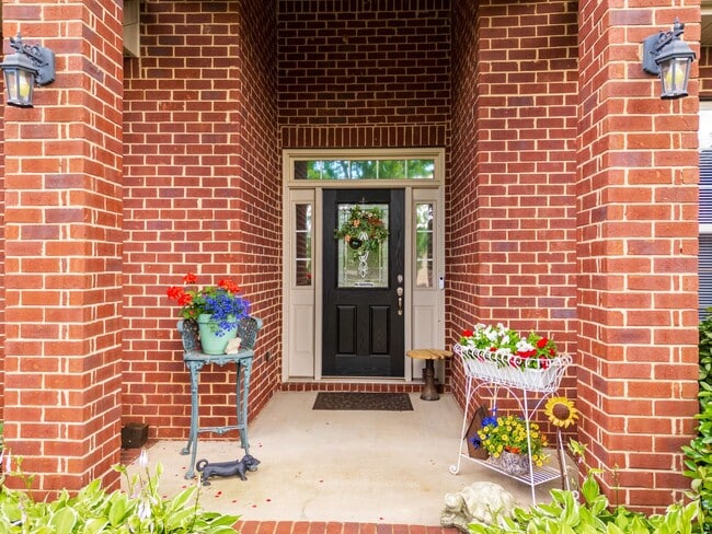 Foto del edificio - Spacious 4-Bedroom, 2 BA Ranch Home, 2 Car...