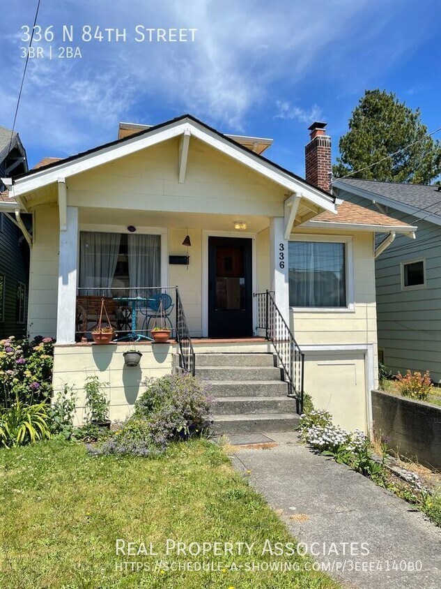 Primary Photo - Large 3 Bedroom Home With Garage and Fence...