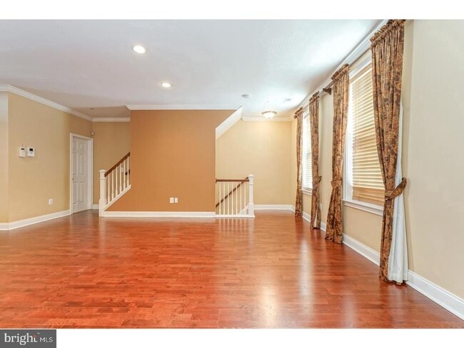 Building Photo - 508 Captains Way