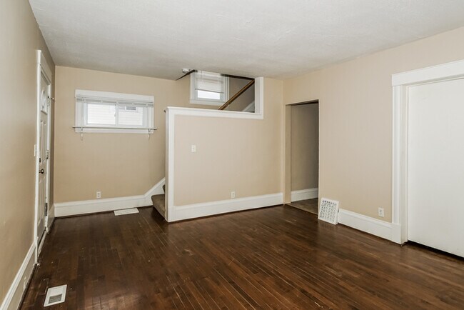 Foto del edificio - 4042 Clinton Ave