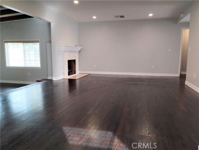 Building Photo - 825 Crestfield Dr