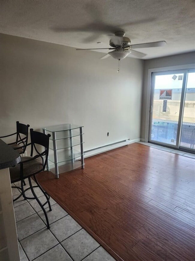 Building Photo - 385 Beach St