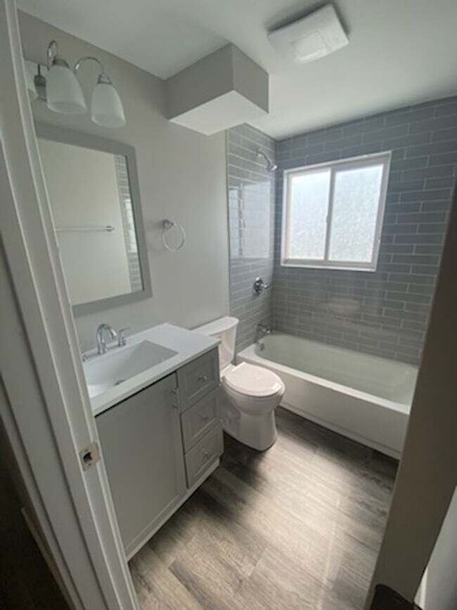 Foto del edificio - 4484-4486 S Newton St.