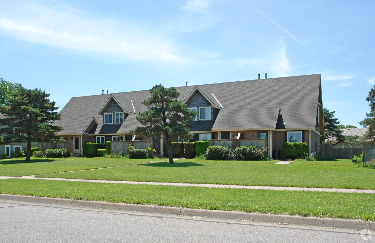 Primary Photo - 3811-3819 Overland Dr