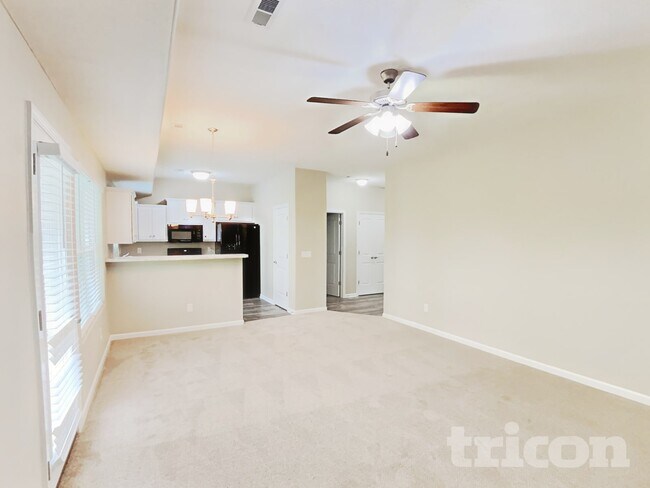 Building Photo - 1615 Sunray Dr