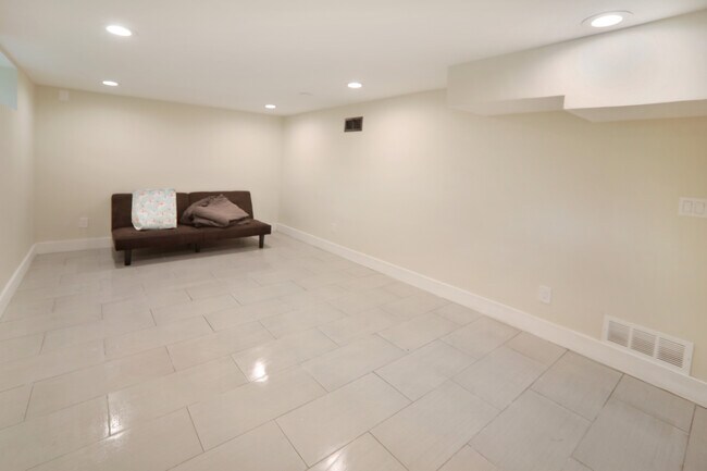 Foto del edificio - 2777 Whitney Ave