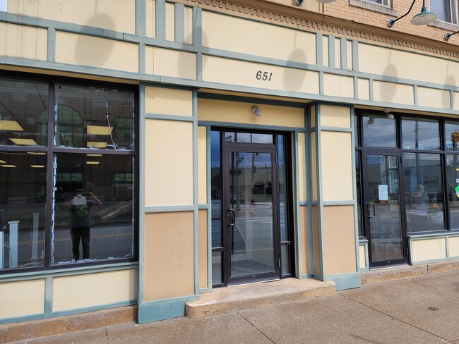 Building Photo - 651 Midland Ave
