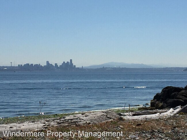 Foto del edificio - 2 br, 2 bath House - 7700 NE Yeomalt Pt. Dr.