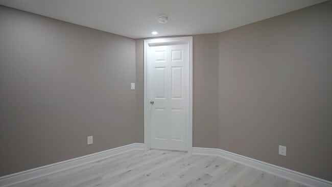 Building Photo - 7 Waterbury Dr