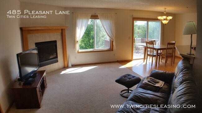 Foto del edificio - 3 Bedrooms on Top Floor with Private Maste...