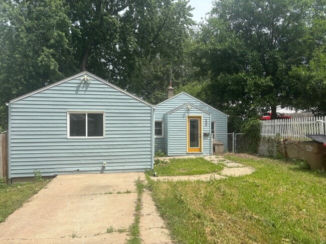 Building Photo - 506 N French Ave